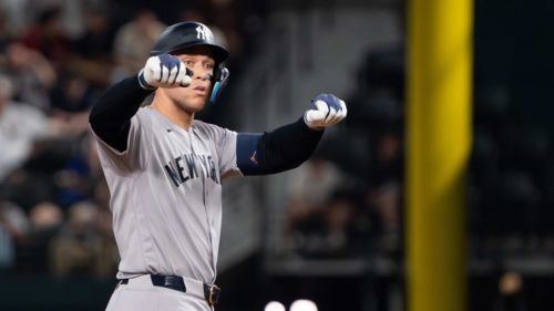 Yankees fan running his mouth gets sucker punched in Rangers fan brawl