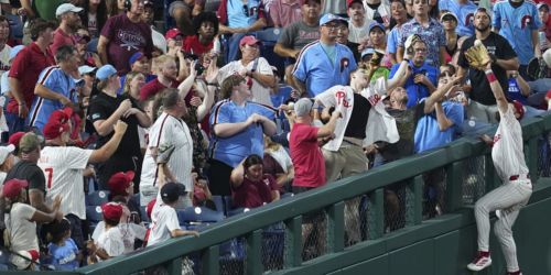 'He had first dibs': Marsh thanks fan for aiding with Superman-esque catch