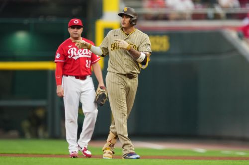 France hits 20th homer, but Padres still fall short in finale