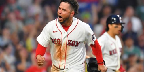 With heavy heart for Venezuela, Contreras' emotions flow after HR, ejection