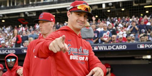 Allen excited to represent Panama, honor mom in Classic