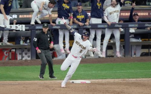 Turang walk-off homer gives Brewers 4-3 victory, caps sweep of Yankees