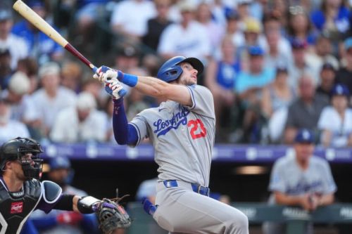 Kyle Tucker finally breaks hitless streak in Dodgers' win, searches for light in dark season