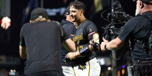 Walk-off winners after bonkers night, Bucs remain hopeful of WC run