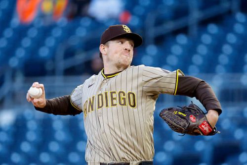 Defensive mistakes prove costly, Padres head to rubber match