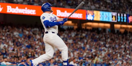 With Karros on the call, Muncy passes him for most homers at Dodger Stadium