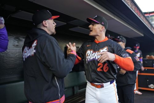 Giants place Matt Chapman on the Injured List, call up Christian Koss