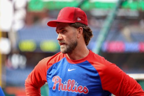 Why did Bryce Harper leave Phillies game in first inning?