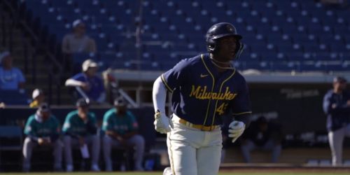 Peña shows off pop with loud 3-run blast in Spring Breakout game