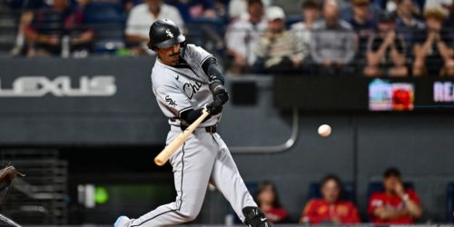 White Sox watch AL Central lead shrink to half-game in wild walk-off loss