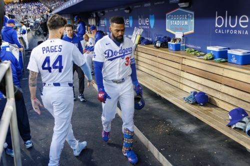 Teoscar Hernández expected to miss a month with hamstring strain
