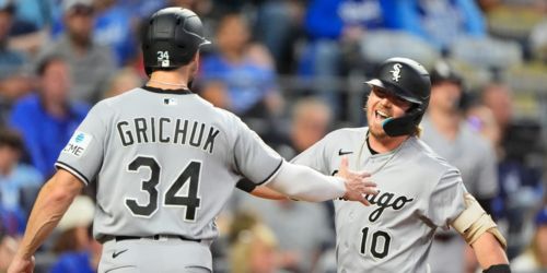 'Don't give up' White Sox win third straight, close in on playoff berth