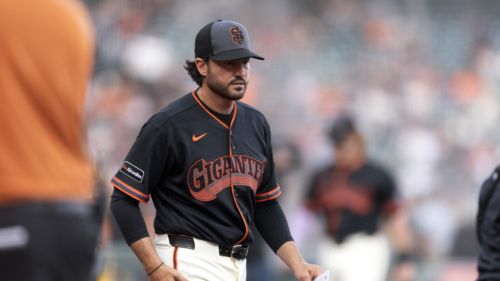 SF Giants stubbornly refuse to change things up even with lethargic offense