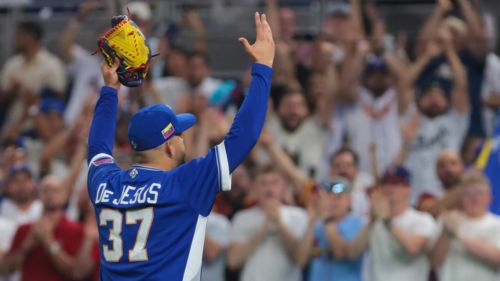 FOX broadcast telegraphed Tigers' Opening Day roster decision with Enmanuel De Jesus