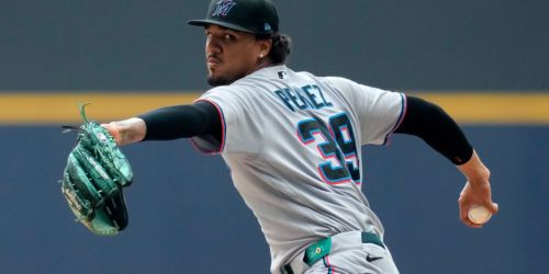 Pérez's magic spoiled by Fairbanks' blown save; Marlins drop 6th straight