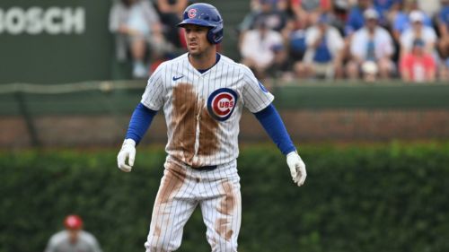 Cubs News: Veteran outfielder sticking around, painful trade deadline reminder, Alex Bregman