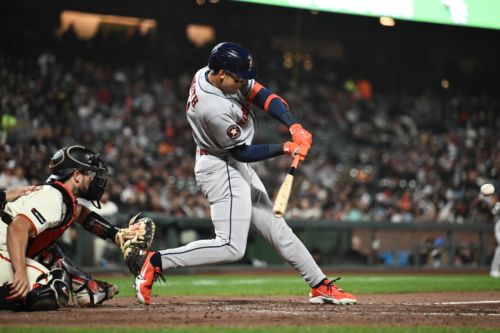 Astros Bats Come to Life Late, Topple Giants 6-3/10