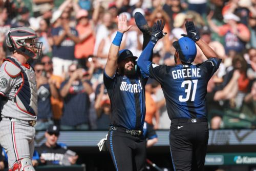 Homers power Tigers in victory over Twins
