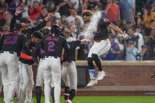 Melendez Walk-Off Homer Beats Marlins