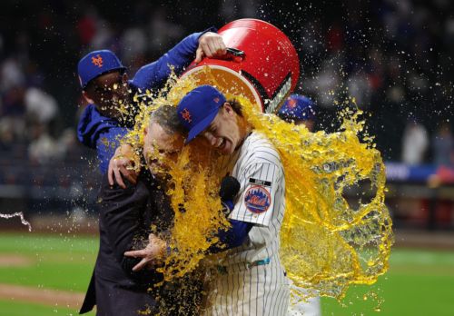 Mets crush Phillies as Carson Benge sets Mets rookie hit record
