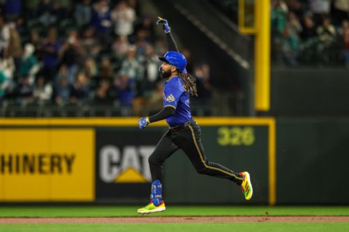 J.P. Crawford delivers again and again as Mariners win 7-6 in extras