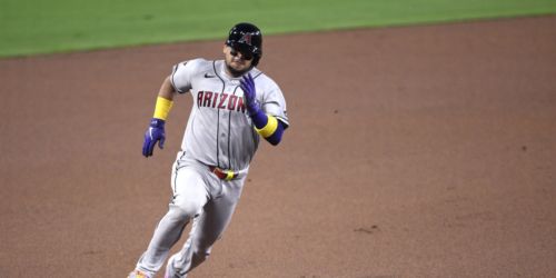 Moreno exits D-backs' win with tender left hamstring