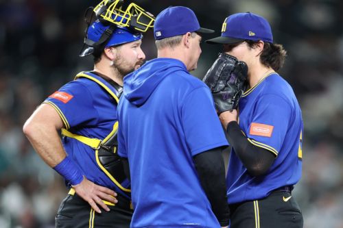 Mariners play slopball, lose sloppy game to Angels, 6-4