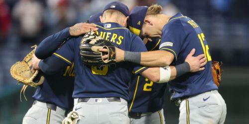 Brewers reach 100 wins for 1st time, lock up home field as No. 1 overall seed