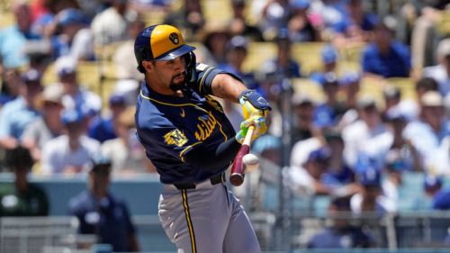 Brewers maintain necessary infield depth after reuniting with minor league free agent