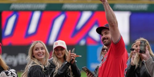 She said yes! Hedges gets engaged after Guardians' win