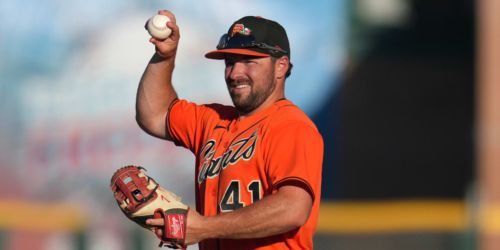 Mariners acquire infielder Kennedy from Giants