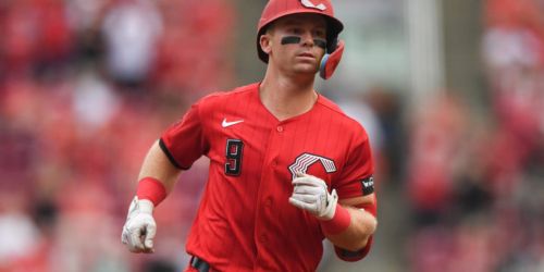 McLain ends slump at plate, sets new standard for Reds' second basemen with glove