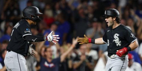 Despite extras loss, South Siders relish 'electric atmosphere' at Wrigley