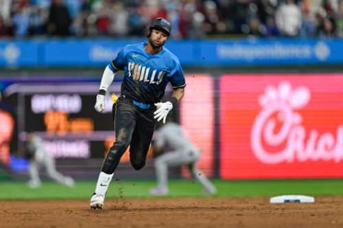 Phillies fall short after big eighth inning comeback