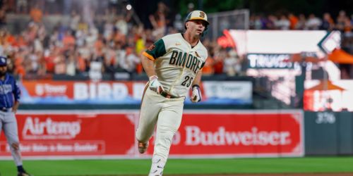 Alonso's 30th homer -- for real this time -- is his latest big swing for O's