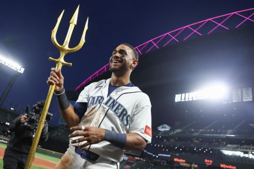 Mariners rack up eight runs without a homer, defeat Angels 8-3