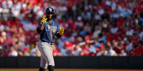 Díaz's historic 5-hit day paces Rays' scrappy effort at the plate