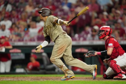 Padres get back in win column with commanding series opener