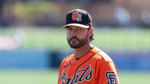We finally have a full look at the new SF Giants uniforms (and fans dig the piping)