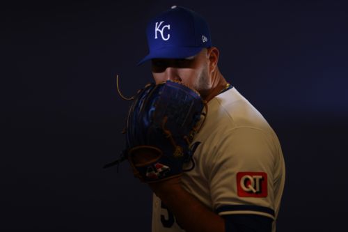 Royals lose in walk-off fashion, 6-2