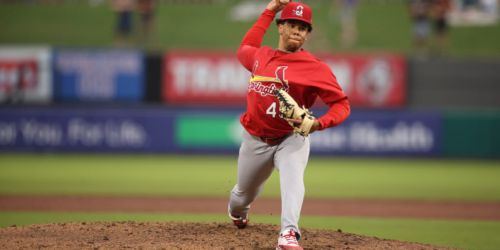 You're used to seeing Cijntje switch-pitch. Now he switches clubs, spins 6 scoreless