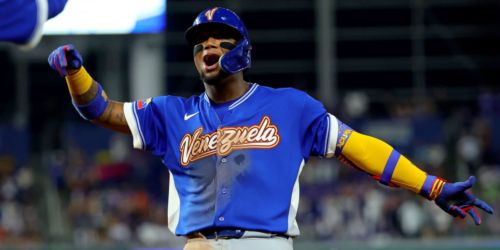 Acuña shows off pop, speed as Venezuela remains undefeated