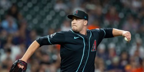 D-backs' 'pen blanks Astros to propel them back into Wild Card spot