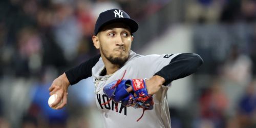 Touted 22-year-old Rodríguez gets wacky 1st K, shows poise in debut