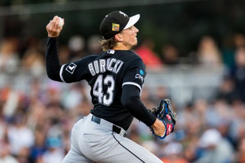 Giants sign reliever Ryan Borucki 4 days before Opening Day