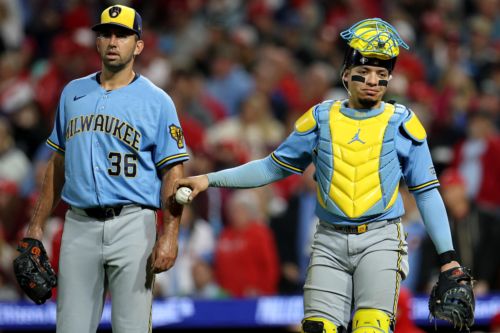 Gordon turns heads in debut despite Brewers’ loss