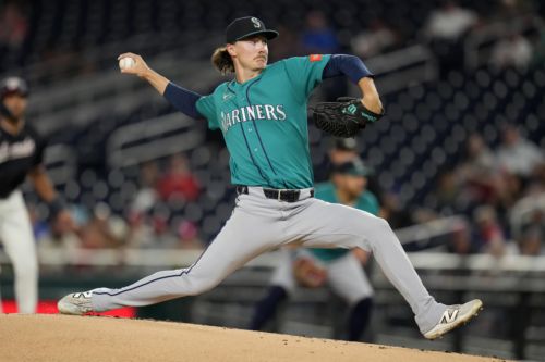 Mariners prove a little rain can’t hurt, win 10-2 over Nationals