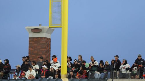 New SF Giants foul pole advertisement at Oracle Park doesn't make much sense