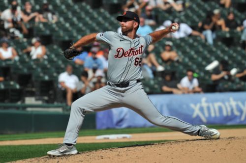Tigers Release Bryan Sammons, Dugan Darnell
