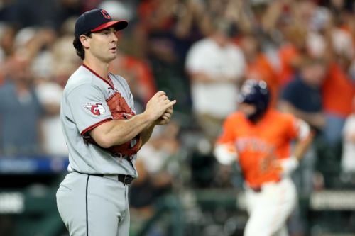 Guards drop series opener in Houston